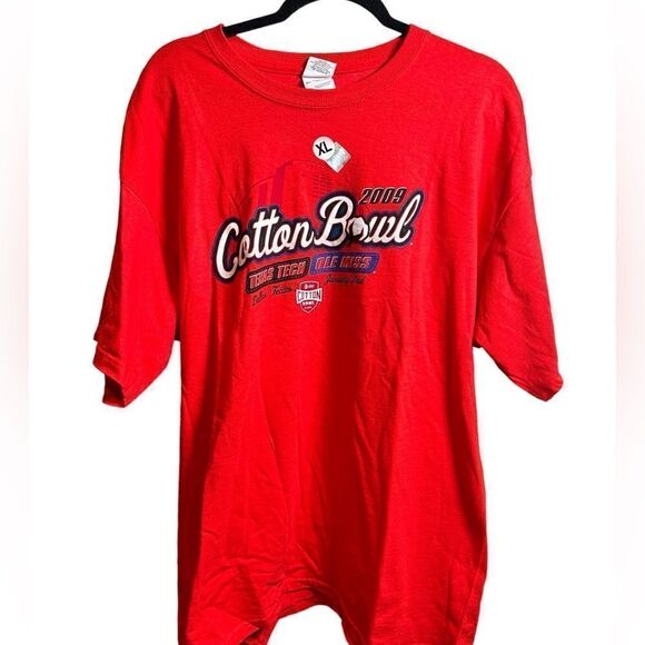 NWOT Gildan 2009 Cotton Bowl Texas Tech vs Ole Miss Red Short Sleeve Tee Size XL - Picture 2 of 6